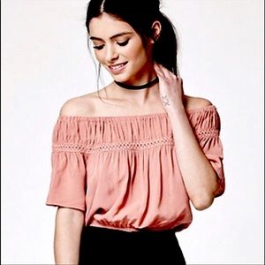 Kendall&Kylie Cropped Off Shoulder Coral Top